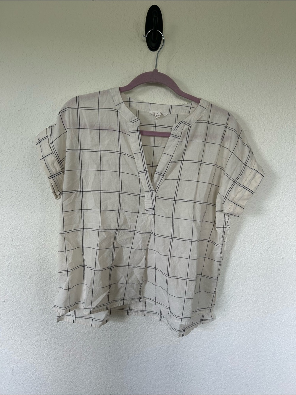 Blu Pepper Cream Windowpane Split V-Neck Short Sleeve Top